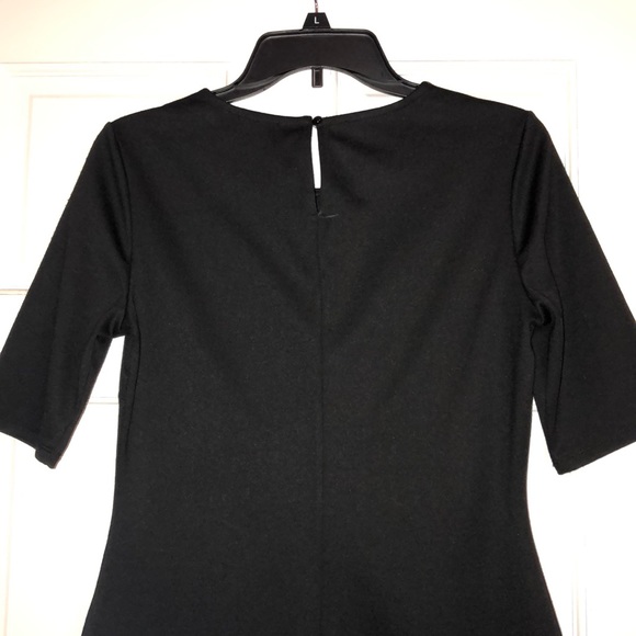 Black tight fitting curvy dress - Picture 5 of 5